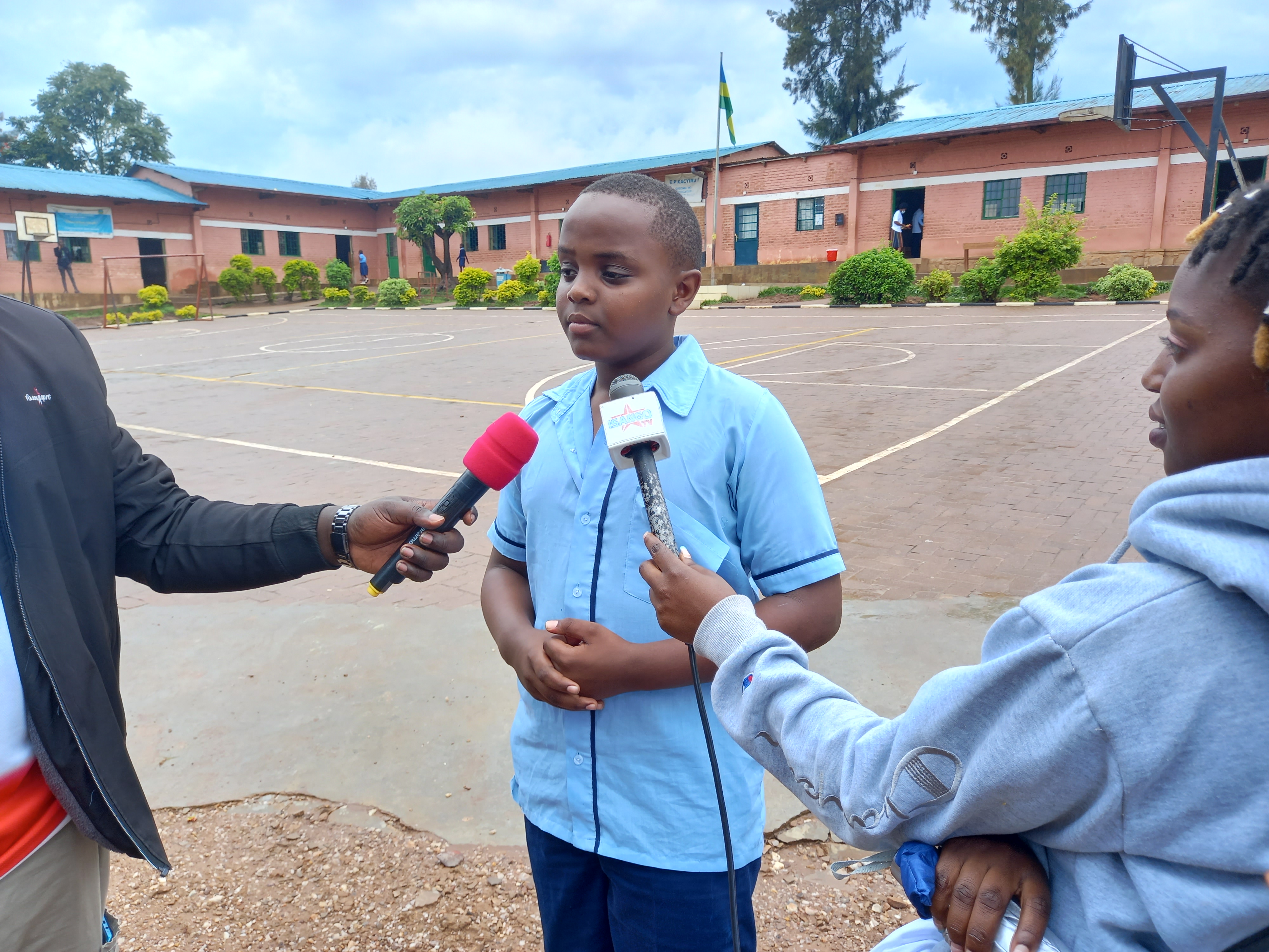 Iradukunda yashishikarije abana bose kujya bakora isuku yo mu kanwa